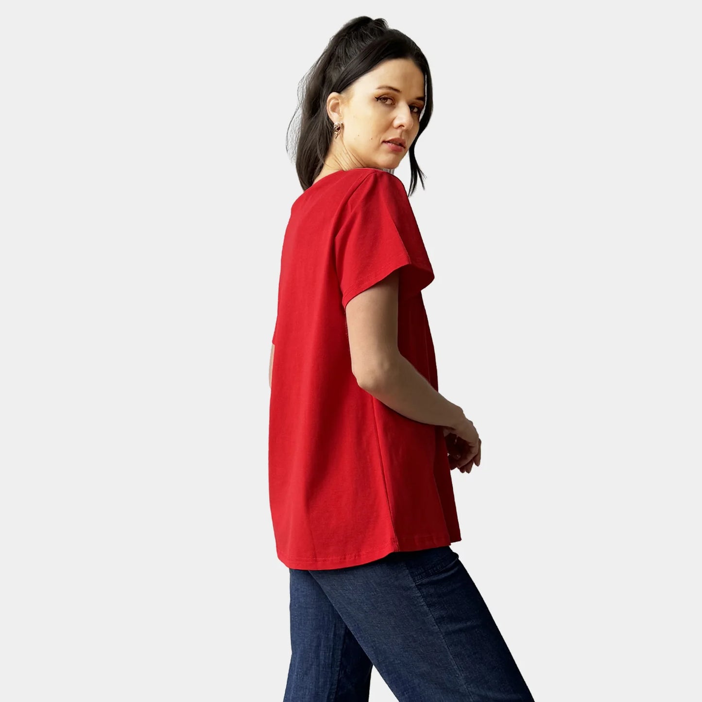 RED AMYIC V-NECK TEE