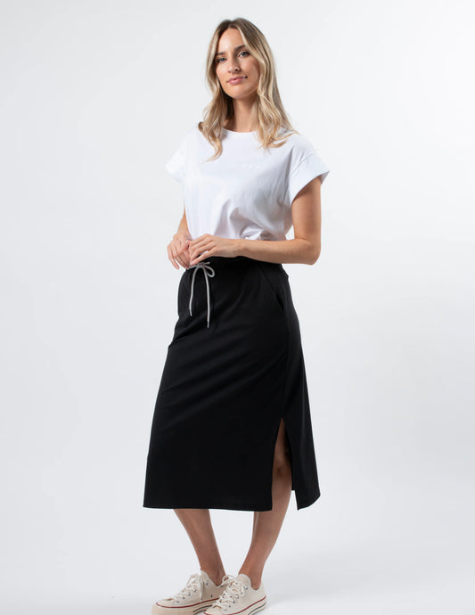 ESSENTIALS SKIRT BLACK