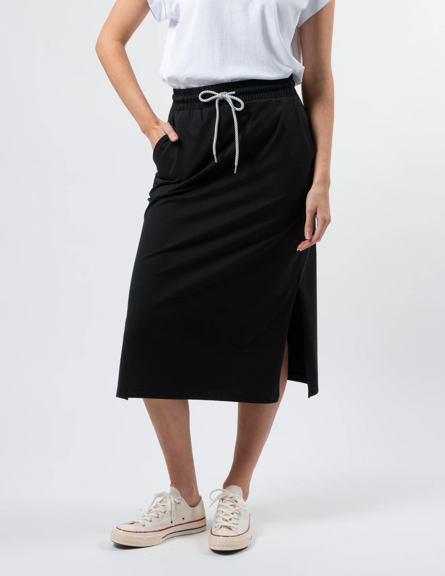 ESSENTIALS SKIRT BLACK