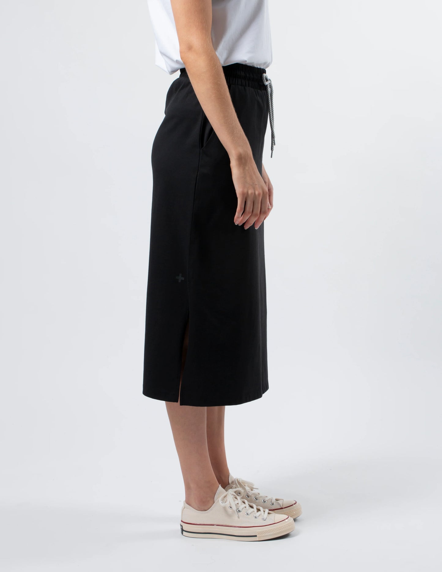 ESSENTIALS SKIRT BLACK