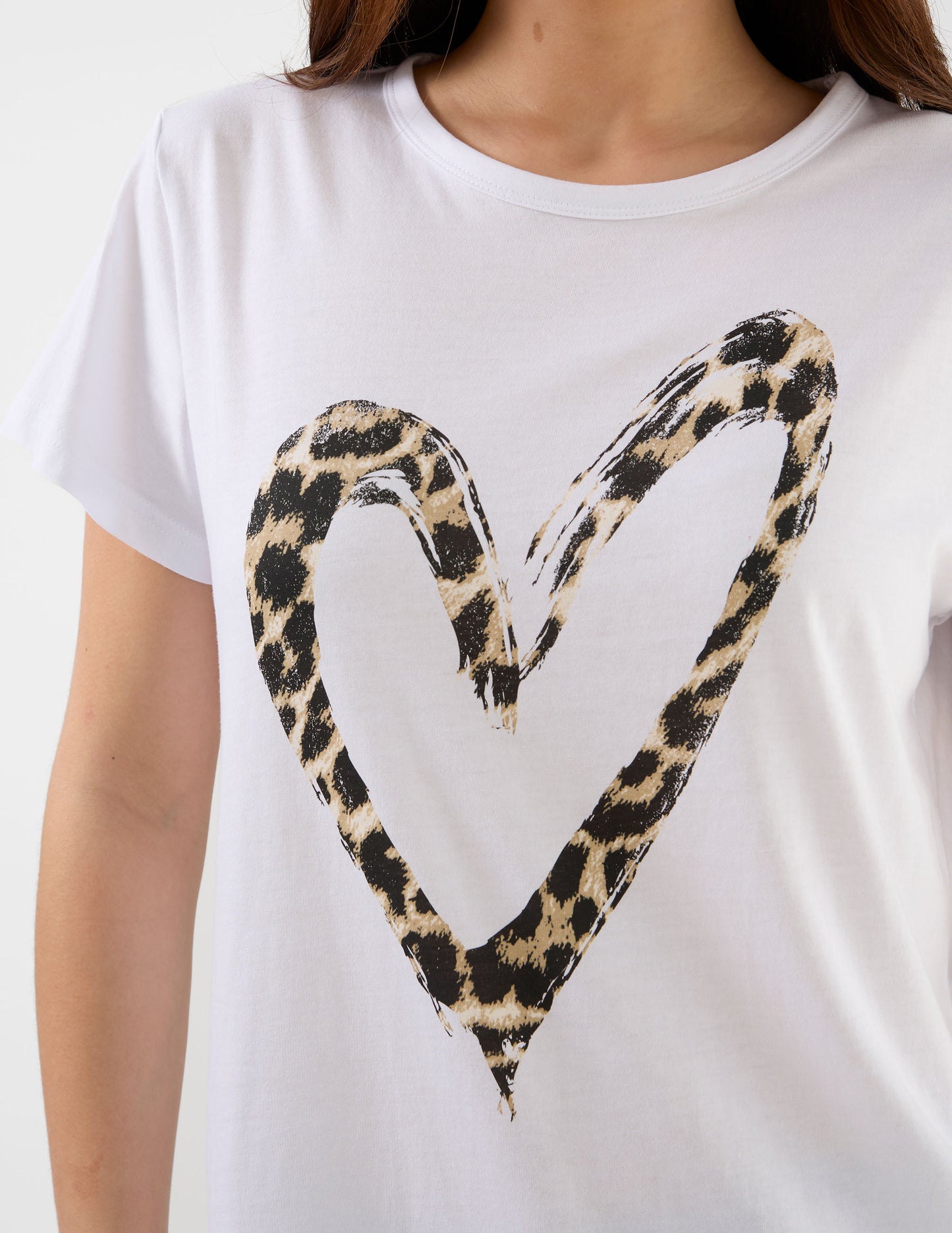 WHITE LEOPARD HEART TEE