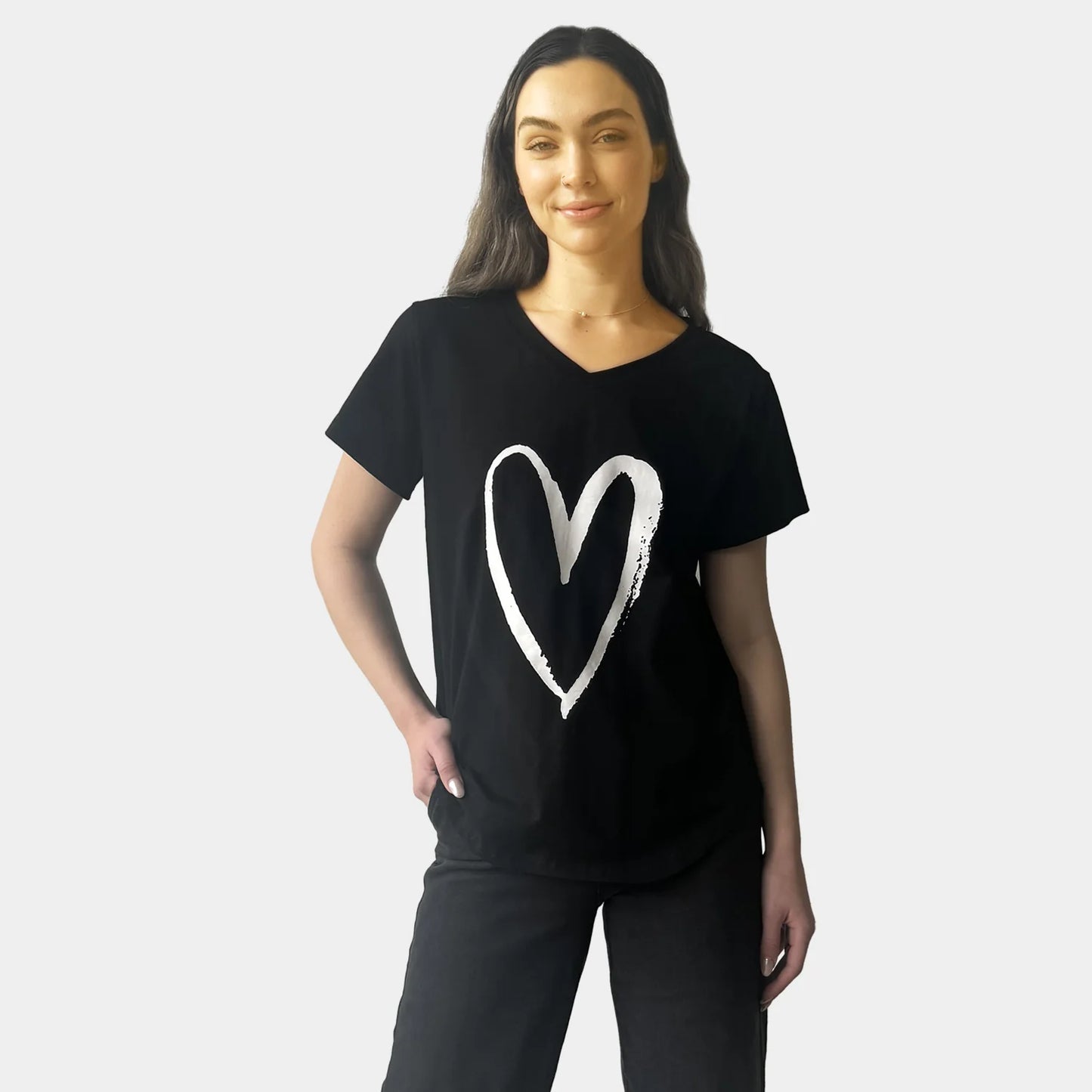 V-NECK HEART TEE BLACK