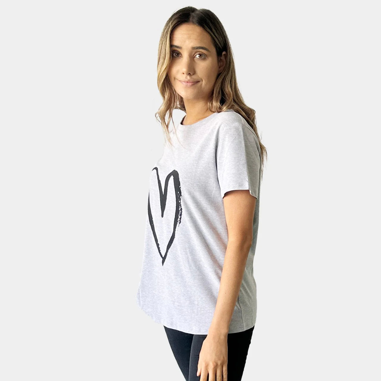 ROUND NECK HEART TEE